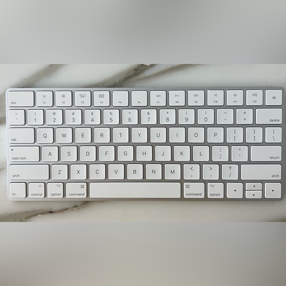 Apple Magic Keyboard 2 (2020) - Picture 1 of 3